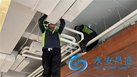 空調(diào)出風(fēng)有異味 風(fēng)機(jī)盤(pán)管專業(yè)清洗 原廠消毒劑保障